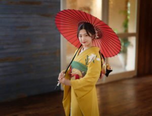 和傘を持って成人記念