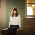 おすましの二十歳の女性