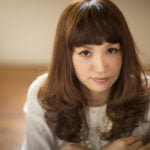 二十歳の女性のアップ