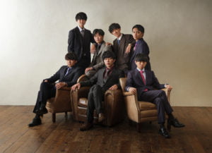 グループで男の成人記念撮影