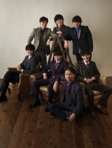 男の成人式記念スーツでグループ撮影