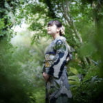 20歳の記念に振袖を着た成人女性