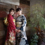 振袖を着た成人女性2人