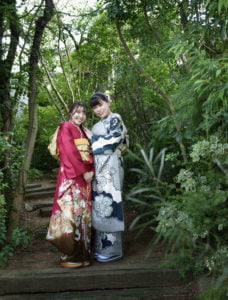 振袖を着た2人の成人記念写真