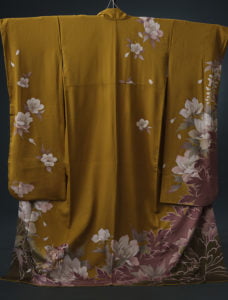 からし色の成人式振袖