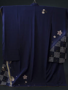 紺色の成人式振袖