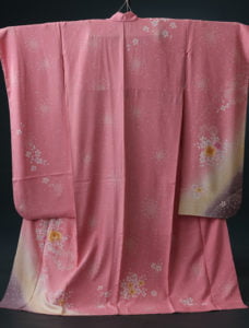 ピンクの成人式振袖