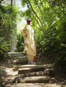 木漏れ日の中振袖成人式記念