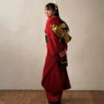 赤色の振袖で成人記念写真