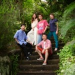 外で大人家族写真